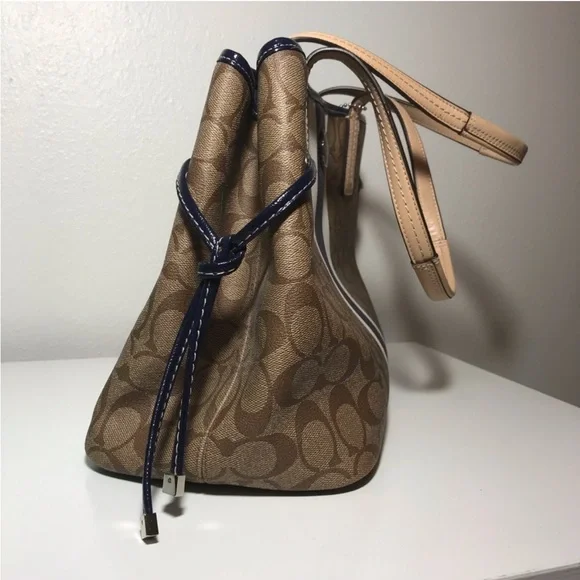 Coach pattern and striped shoulder bag - Picture 4 of 7